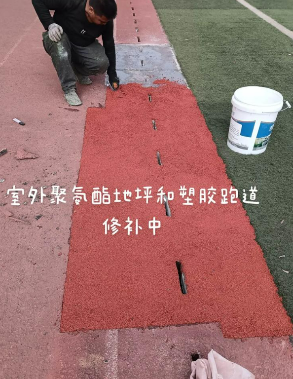双峰球场地面翻新维修，核心是先诊断破损